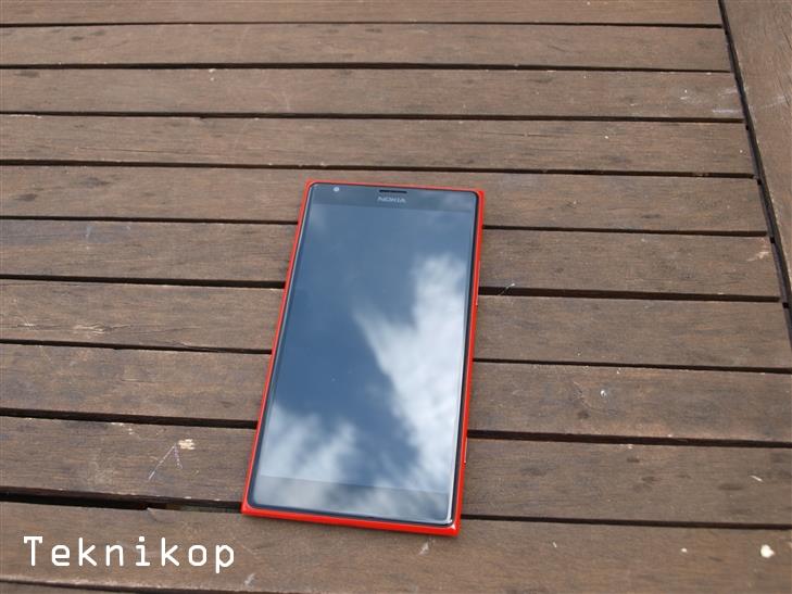 Nokia-Lumia-1520-15