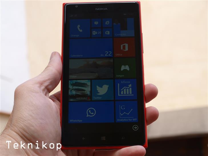 Nokia-Lumia-1520-25